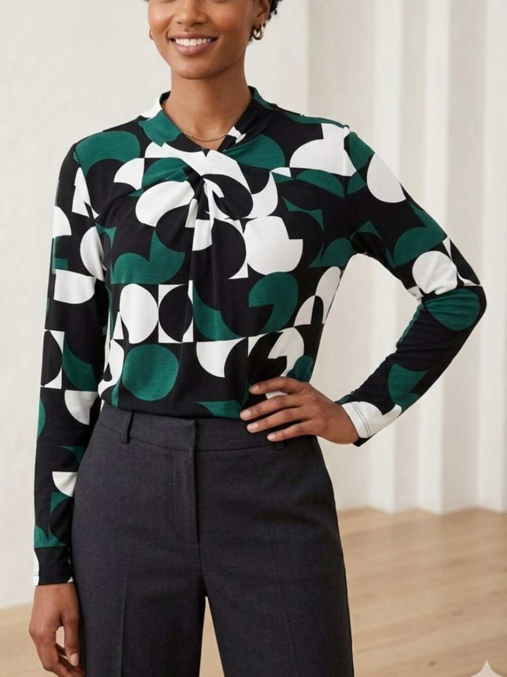 Liz Claiborne Large Top Geometric Long Sleeve Black White Green MCM Print Knit